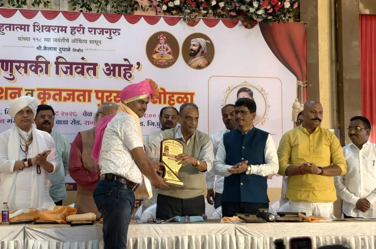 बेघर, निराधार मनोरुग्णांच्या सेवेसाठी दिलीप गुंजाळ यांचा ‘कृतज्ञता पुरस्काराने’ सन्मान
